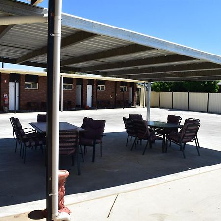 Riviana Motel Deniliquin Exterior foto