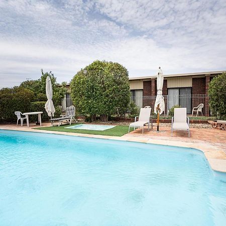 Riviana Motel Deniliquin Exterior foto