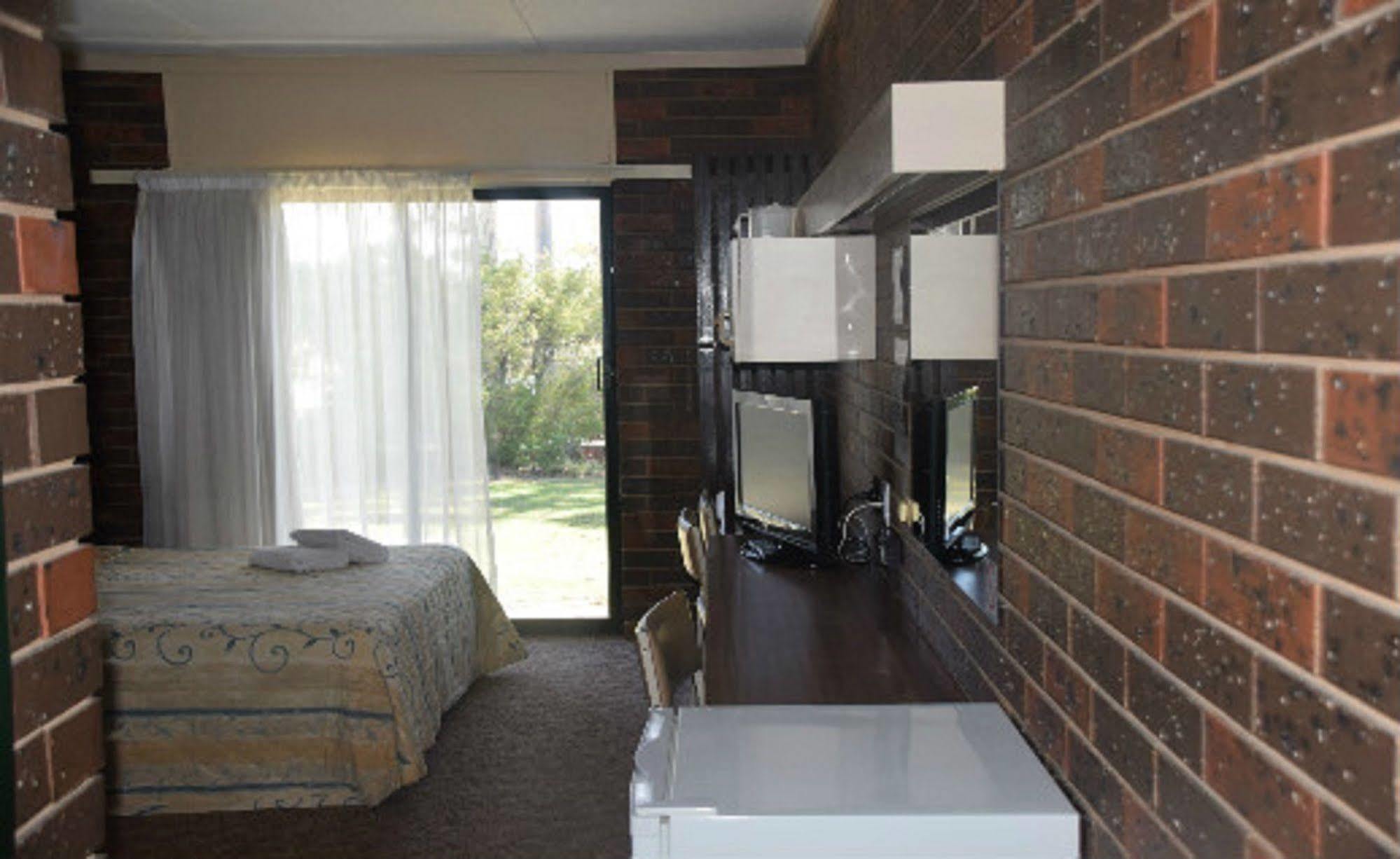 Riviana Motel Deniliquin Exterior foto