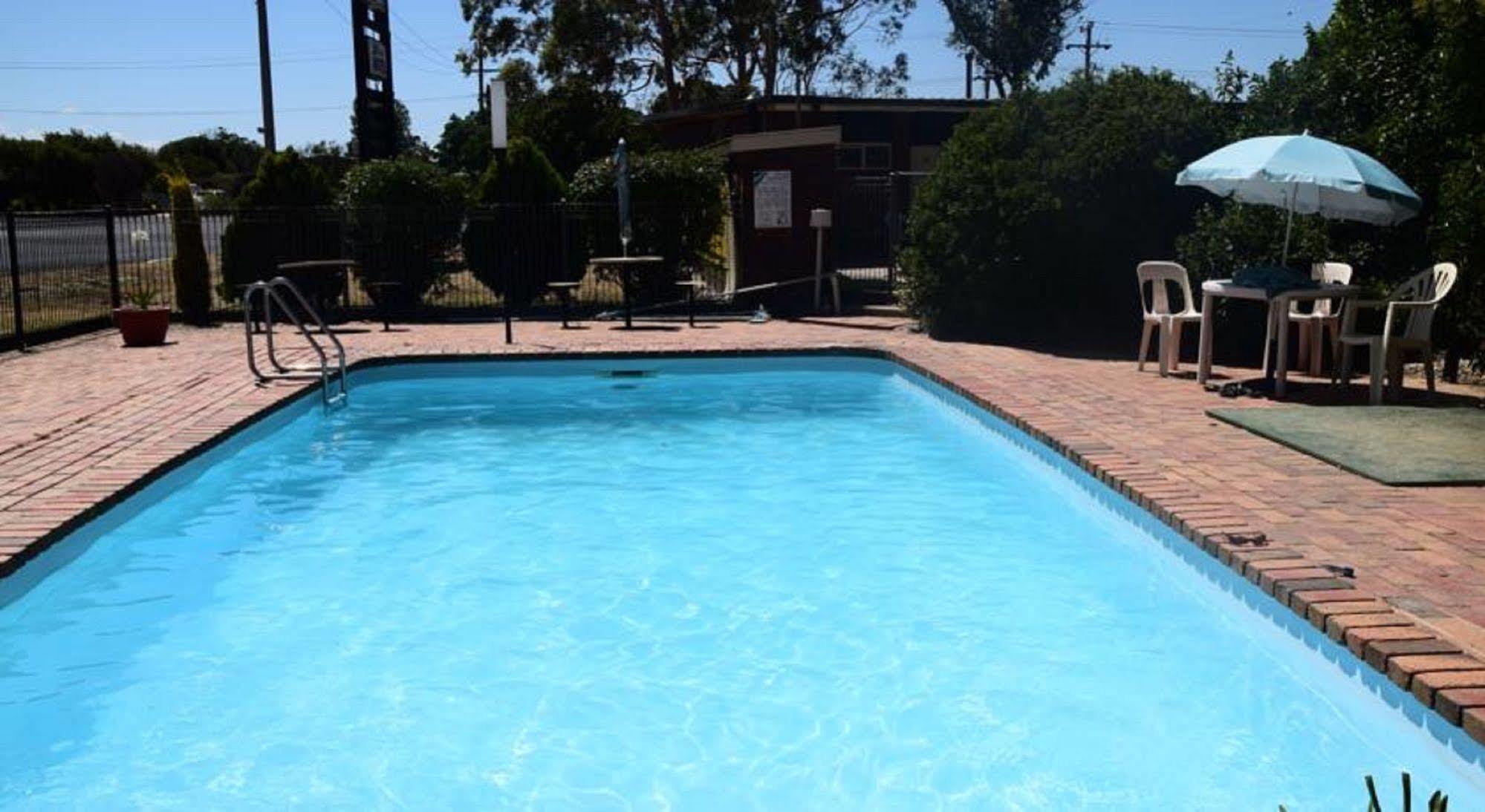 Riviana Motel Deniliquin Exterior foto
